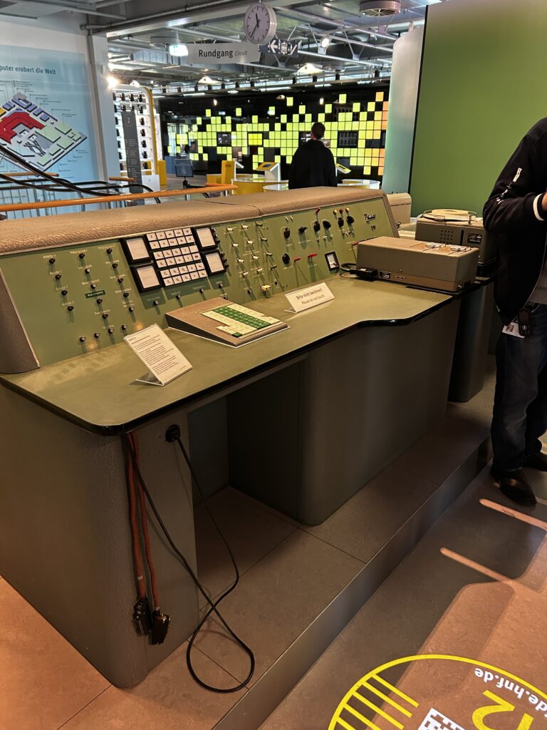 fuehrung-im-heinz-nixdorf-museumsforum