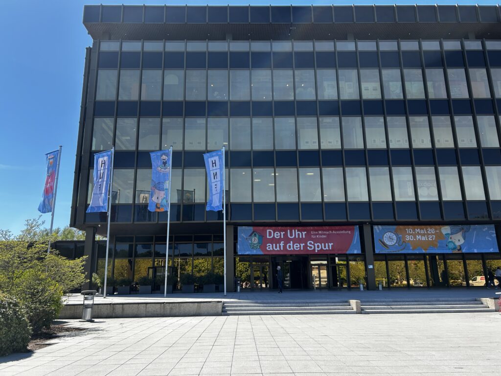 beusch-der-auszubildenen-im-heinz-nixdorf-museumsforum